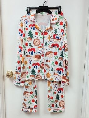 Silky Pajama Set With Hedgehogs